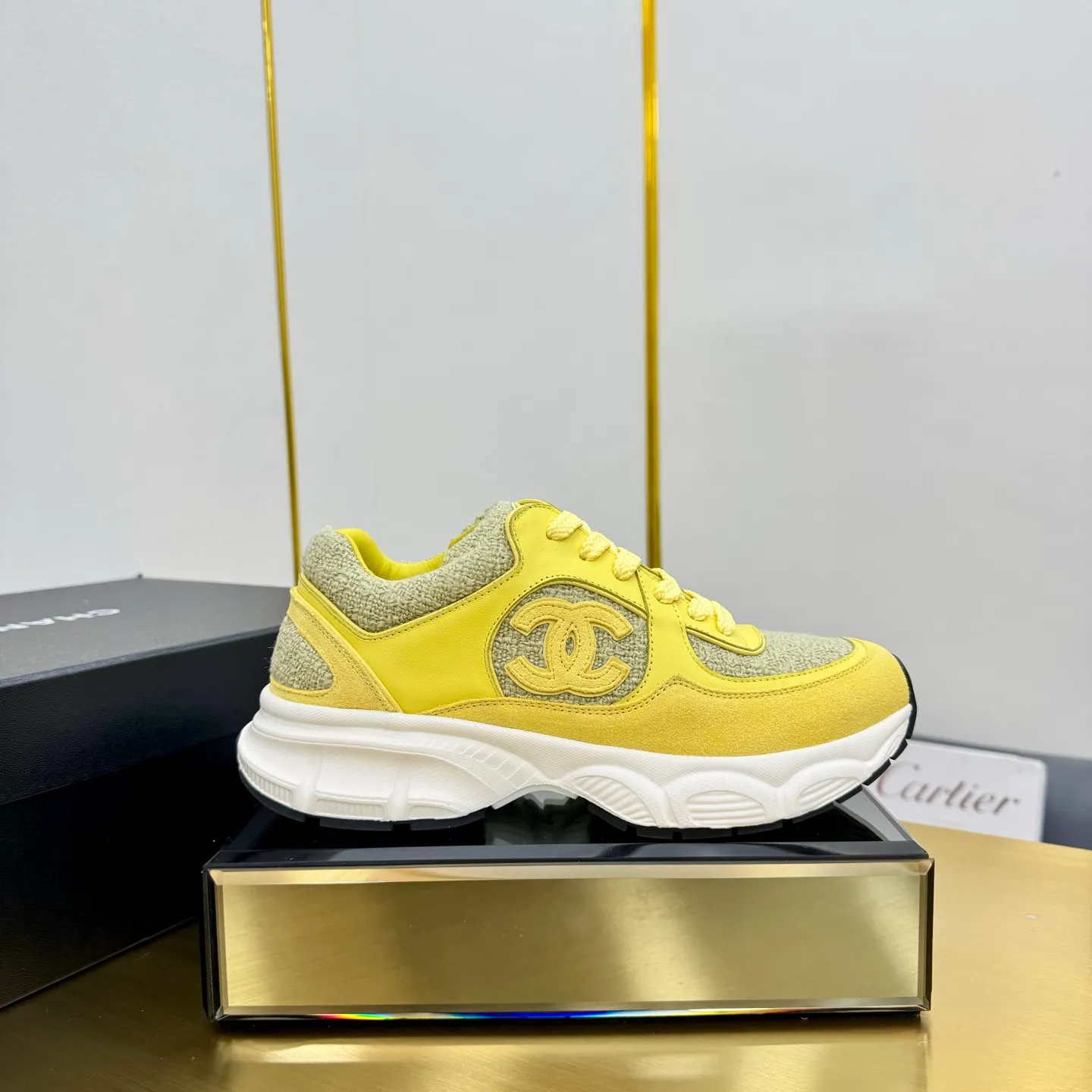 p700🐮🐮Upgraded version, upgraded version, upgraded version! No rebuttal accepted! ! ! ! Chanel Chanel dad shoes, couples' model for men and women - 2025 top casual sneakers in the counter. This classic design; the upper is electro-embroidered with various techniques; ❷The inner lining is made of: original Yangli + net ❸The outsole is based on: the original TPU combination outsole. The full set of boutique packaging for women 35–41